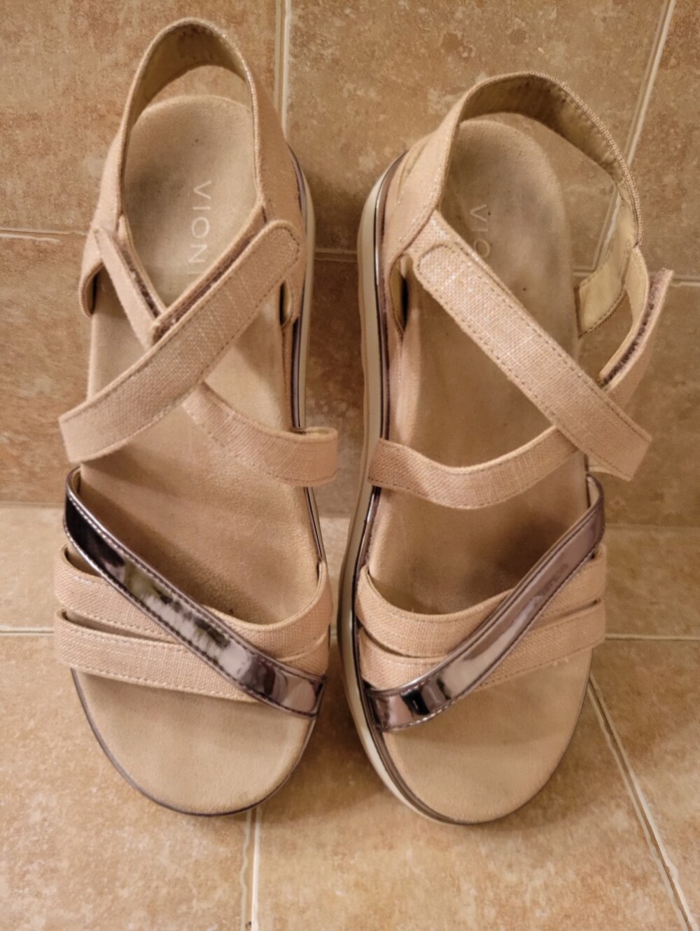 Vionic Kellyn Flatform Sandals, Moonlight Rosetone. SZ 9